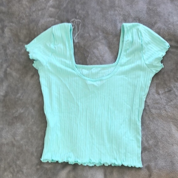 Basic 90’s inspired Shirt - Picture 3 of 3